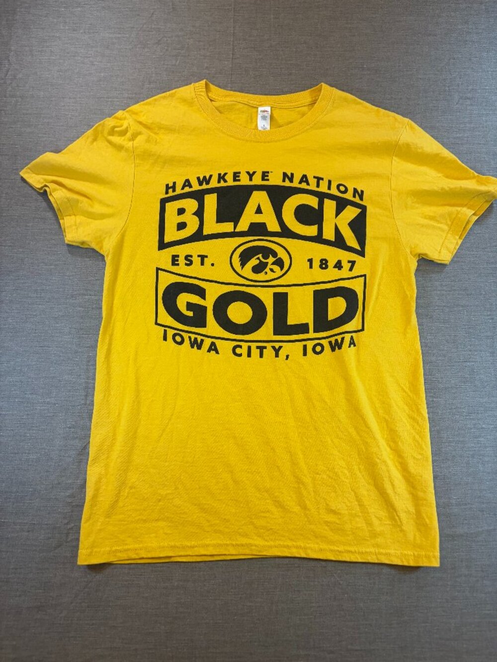 Iowa Hawkeyes Nation Black & Gold Iowa City Yellow Tee Size S Fruit of the Loom